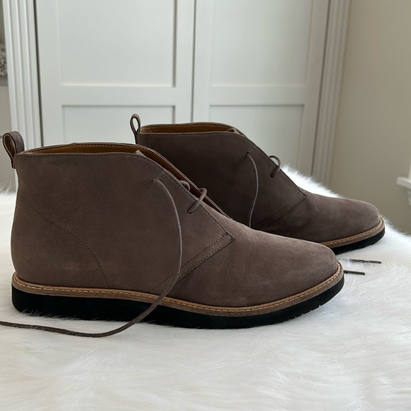 Clarks Shoes - NWOB Clarks Artisan Desert Chukka Boots, size 9